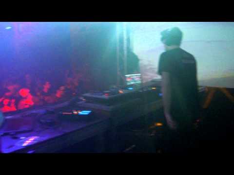 Dj Sickboy live @ Advance NYE 31.12.2011 Cembrankeller/Linz Part 1.AVI