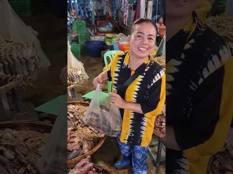 Prek Phnov fish distribution site, amazing morning fish market scenes, Cambodian fish market