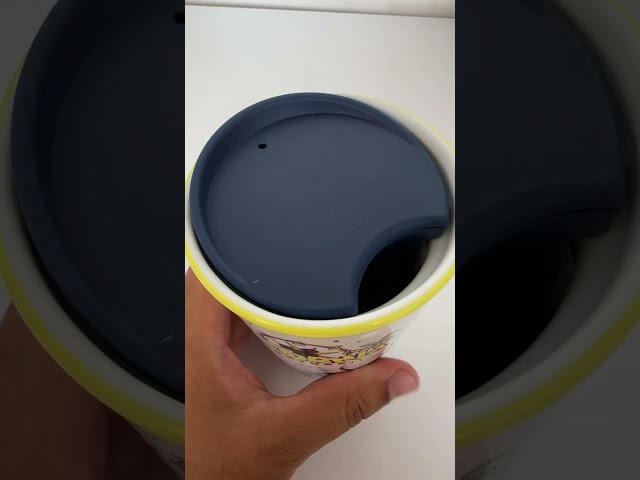Vídeo relacionado con Widdop and Co. - Disney Donald Duck - Vaso de cerámica esmaltada azul claro/blanco con iconos y villanos - Producto oficial de Disney Merchendise (325 ml).
