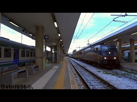 E 474 103 CFI (Ex Railone) + carri vuoti sul'TCS Brindisi-Civitavecchia in transito a Benevento.