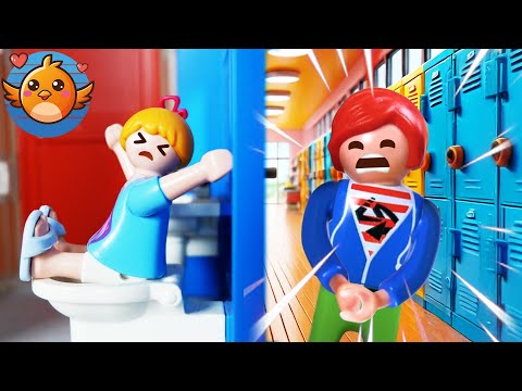 Playmobil Familie Vogel: Julian muss dringen aufs Klo, aber Hannah ist auf der Toilette eingesperrt🚽
