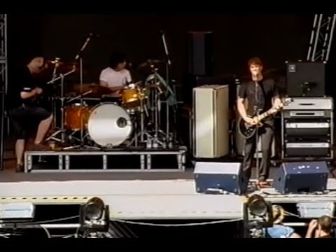 Queens of the Stone Age - You Would Know (live @ Roskilde 2001)