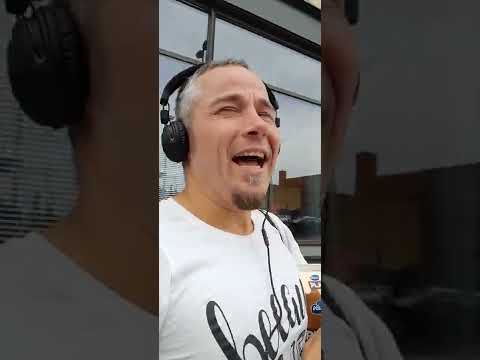 äkkiä karkuun(slangisana karkuvuorelle) x)