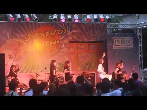 Ongche'lic Cover SNSD @ J-Trends in Town 2012 Part I