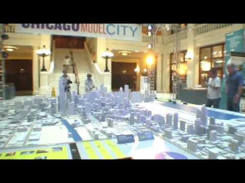Touring Chicago on a miniature scale Touring Chicago on a miniature scale