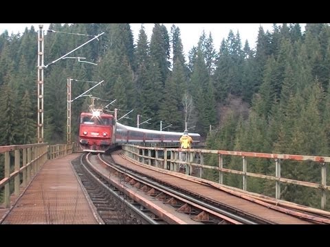 Inter-Regio 1833 Iasi - Timisoara Nord trece peste viaductul Larion - 22.02.2014