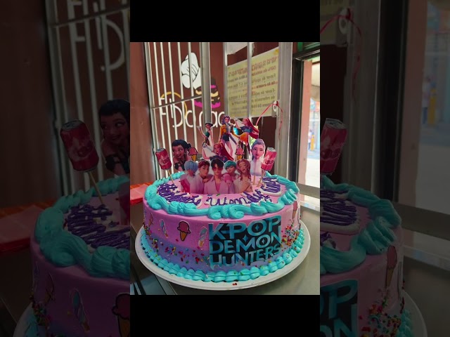 Vídeo relacionado con 9 Piezas Decoración Cumpleaños K-Pop Tartas, Cake Toppers Dem0n Hunters Happy Birthday para Niños, Kit Fiesta Temática Guerreras, Decor de Fiesta de K-Pop, estilo Demon y personajes Hunters