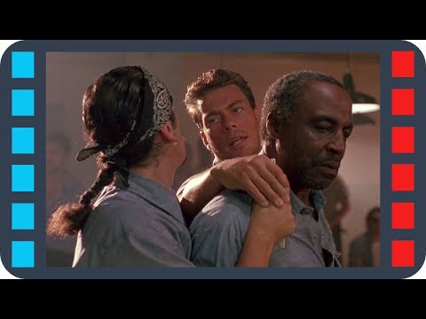 Бёрк заступается за чернокожего перед латиносом — «Ордер на смерть» (1990) сцена 3/8 HD