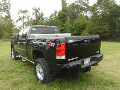 GMC 2500 HD Denali Rough County Suspension XD Spy 20" Wheels Toyo Tires