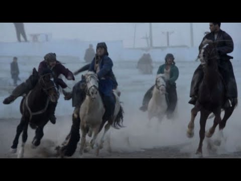 In Afghanistan tutti pazzi per il Bouzkachi, lo sport dei re