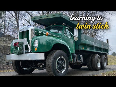 1957 Mack B61 | Attempting to drive a Twin stick for the first time! 