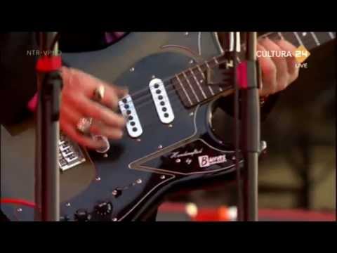 Queens of the Stone Age - I Appear Missing live at Pinkpop 2013 (Extended Outro)