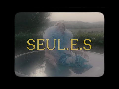 Clémentine Weck - Seul.e.s (clip officiel) © Clémentine Weck