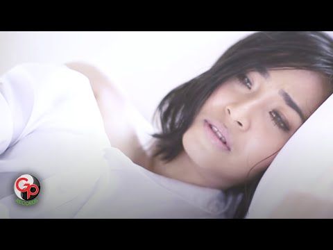 RINNI WULANDARI - RAPUH (Official Music Video)
