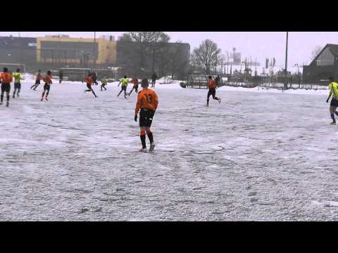 26 jan 2013 Hooglanderveen C1 - VV De Meern C1 vr 0-8 Soufiane gaat erbij zitten
