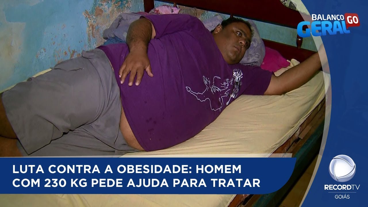 LUTA CONTRA A OBESIDADE: HOMEM COM 230 KG PEDE AJUDA PARA TRATAR