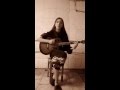 девушка поет под гитару - песня про андрея =) 