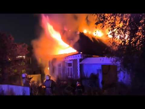 Продажная изба вспыхнула в полночь. Real video
