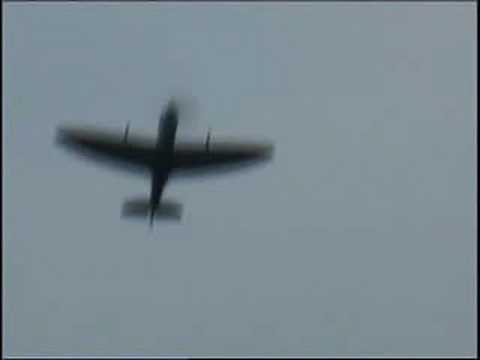 Ray Hanna_Chailey Airshow_2004