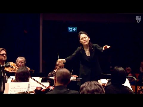 Han-Na Chang conducts Mahler 5 (HD)