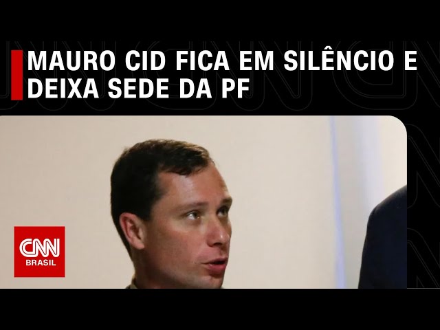 Mauro Cid fica em silêncio durante depoimento e deixa sede da PF | CNN 360º