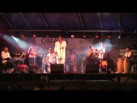 Max Mona  chante "Manzè a Vio" (A/C Eugène Mona)