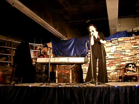 Polina Belilovsky, "La vie en rose" in Yiddish