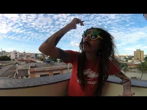 Chelo Lion and his Yellow Fingers - Koti de Itararé (quarantine clip)