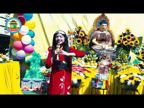 Emely Hạ Vy Lạy Phật Quan Âm