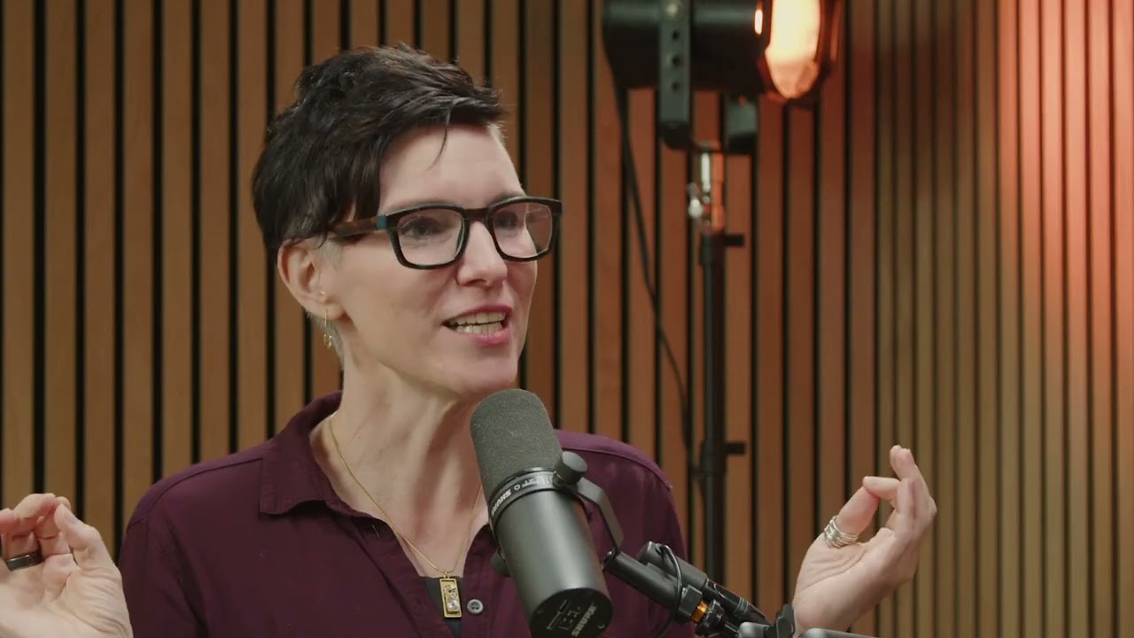 别再为了合群而假笑：如何找回你失落的“天生喜悦脸”？