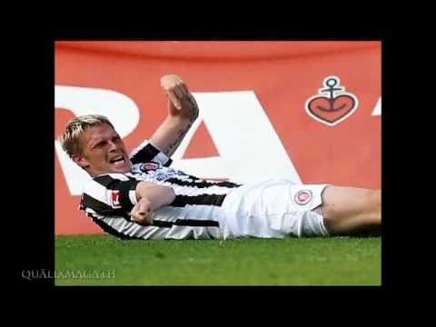 Am Morgen Atem von Schmerzen im unteren Rücken Malyshev über Kniegelenke