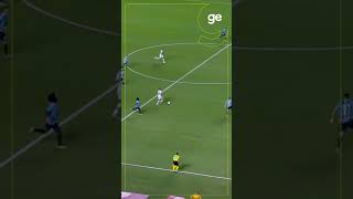 TOCA NO CALLERI QUE É GOL! O São Paulo marcou o segundo contra o Grêmio! #shorts 🎥 GE Globo