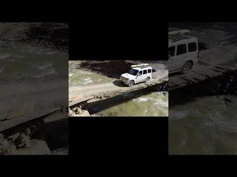 Así es como nos toca cruzar el puente sobre el río Inguito Entre Suárez y Morales Cauca