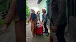 Download lagu Giliran ad uang langsung melotot😁😁 mp3 Download lagu Giliran ad uang langsung melotot😁😁 mp3