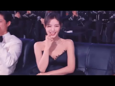Kim Yoo Jung’s 6-Second Aegyo Breaks the Internet at AAA 2025