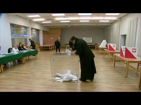 Ödesval i Polen – vallokalerna har öppnat - Nyheterna (TV4)