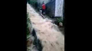 preview picture of video 'Enchente no escadão de saída para BR 267 no BATATAL - LIMA DUARTE - MG'