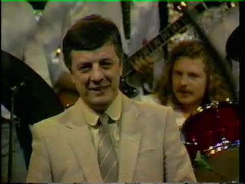 Raimonds Pauls „Ko jūs šeit meklējat svešā ?”.