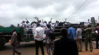 preview picture of video 'Bénin : Défilé de la Fête de l'indépendance 2013 à Abomey-Calavi. Défilé civil 1'