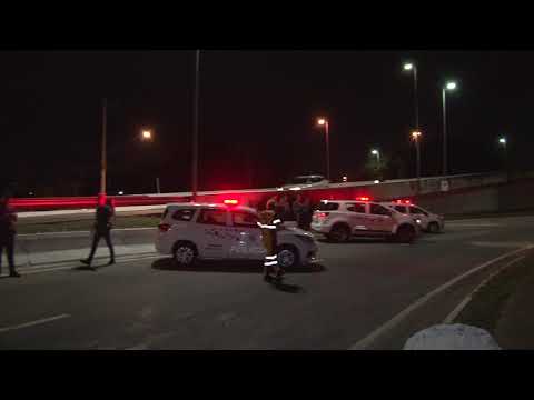 PM prende homem que  conduzia carreta  em  fuga na  rodovia  Fernão Dias.