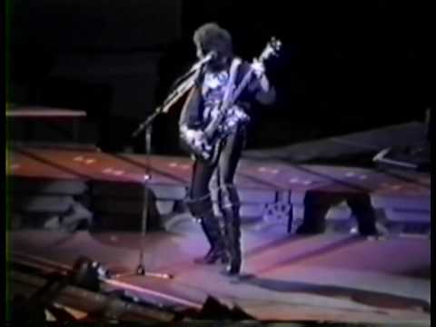 KISS - Eric Carr Solo / Young And Wasted - Quebec 1984 - Lick It Up World Tour