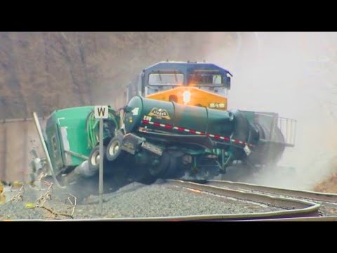 FAST TRAINS Hit SEMI TRUCKS & CARS  | CLOSE CALL, DANGEROUS RAILROAD CROSSING - TRAIN CRASHES