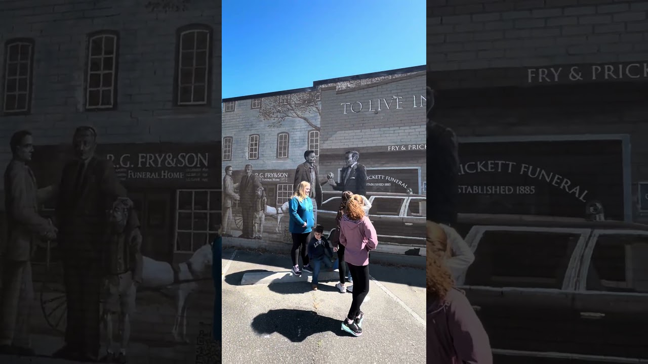 homeschool field trip ☀️#carthagenc #carthagemuraltrail #carthagemural #muraltrail #moorecountync