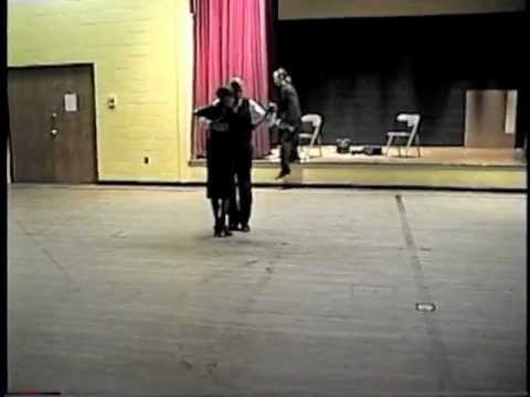  Andrea Misse  and  Pedro Faraldo  are  dancing  to  the  milonga  "  Parque Patricios  "  by  Francisco Canaro
