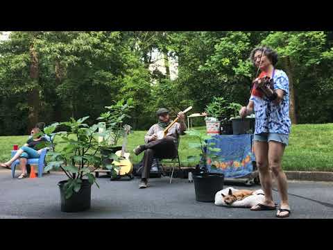 Pickin' up Peanuts (putting them in your pocket) – Miss Moonshine and Evan Kinney