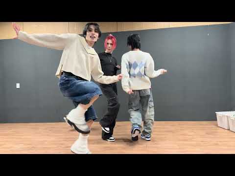 xlov biii:-P fansign stage different energy levels version 251227 엑스러브 팬싸 무대 직캠 