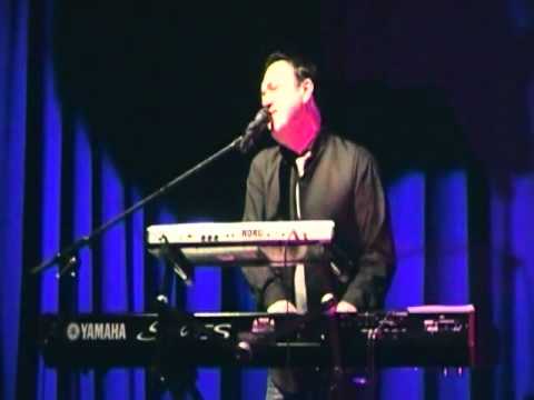 Luciano De Felice canta; " Se mi trovassi nella tempesta "