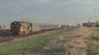 preview picture of video 'Trains in Australia ; GE Power; The Overland departing North Shore'