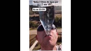 Bebendo 2 litros água em segundos #shorts