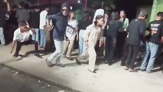 Download lagu VIRAL Silat Dance - Focus of Mother with Glasses and White Clothes mp3